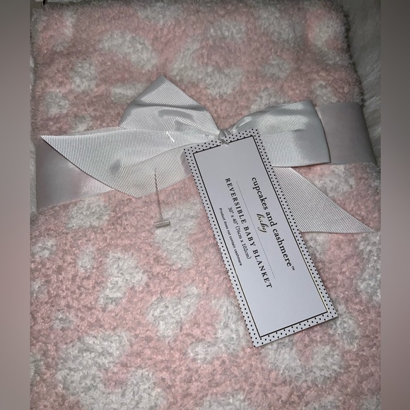 Cupcakes and Cashmere Pink Cheetah/Leopard Reversible Blanket 30x40 NWT - Picture 3 of 8